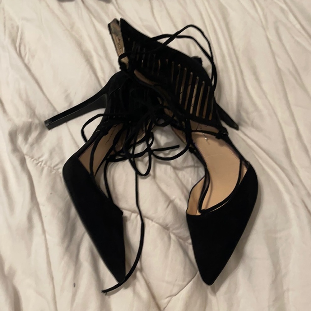 Black velvet Jessica Simpson heels 👠